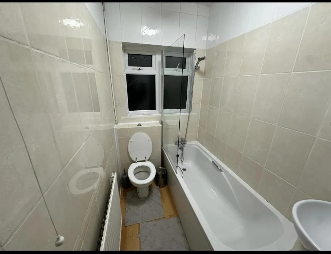 Queenel Room Eltham Homestay